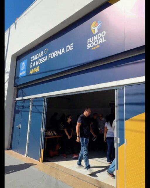 🏠🤝 FUNDO SOCIAL DE MARÍLIA INAUGURA NOVA UNIDADE
O Fundo Social de Marília inaugurou nesta quinta-feira (8) sua Unidade 2, ampliando a estrutura para organização e distribuição de doações, realização de cursos de capacitação e desenvolvimento de ações sociais.
A inauguração também marcou o início da distribuição dos brinquedos arrecadados para o Dia das Crianças, que serão destinados às entidades assistenciais do município.
🎤 A TVC Marília acompanhou a inauguração e conversou com a presidente do Fundo Social, Paula Almeida; o presidente da Câmara Municipal, Danilo Bigeschi; a primeira-dama, Tássia Camarinha; e o prefeito Vinicius Camarinha.
📺 Confira na reportagem os detalhes da nova estrutura e sua importância para as atividades do Fundo Social.