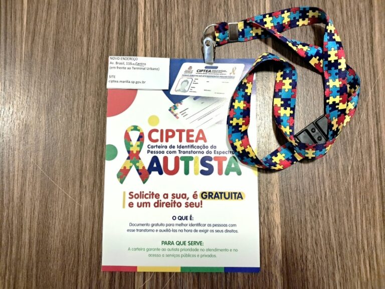 Carteira CIPTEA e cordão de identificação de pessoas com autismo