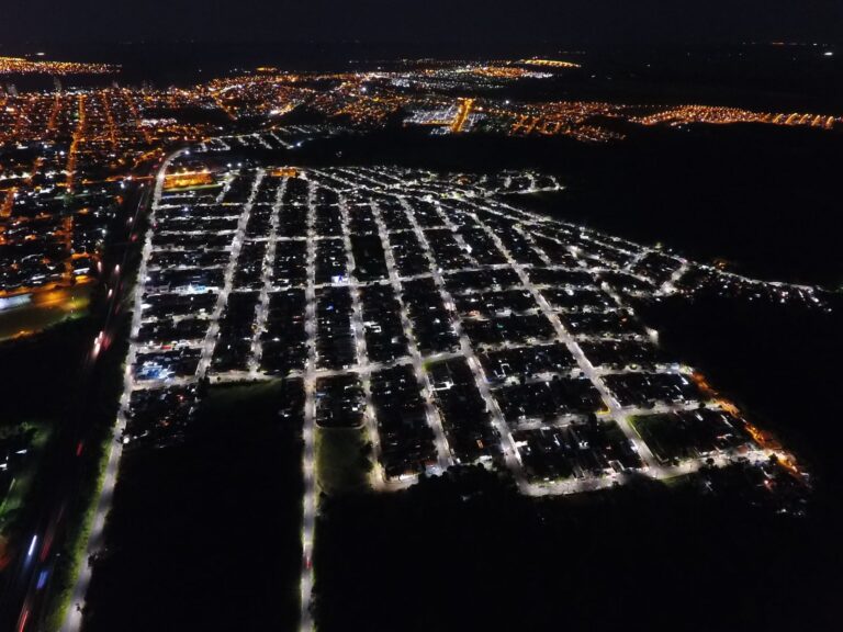 Vista noturna da iluminação urbana de Marília